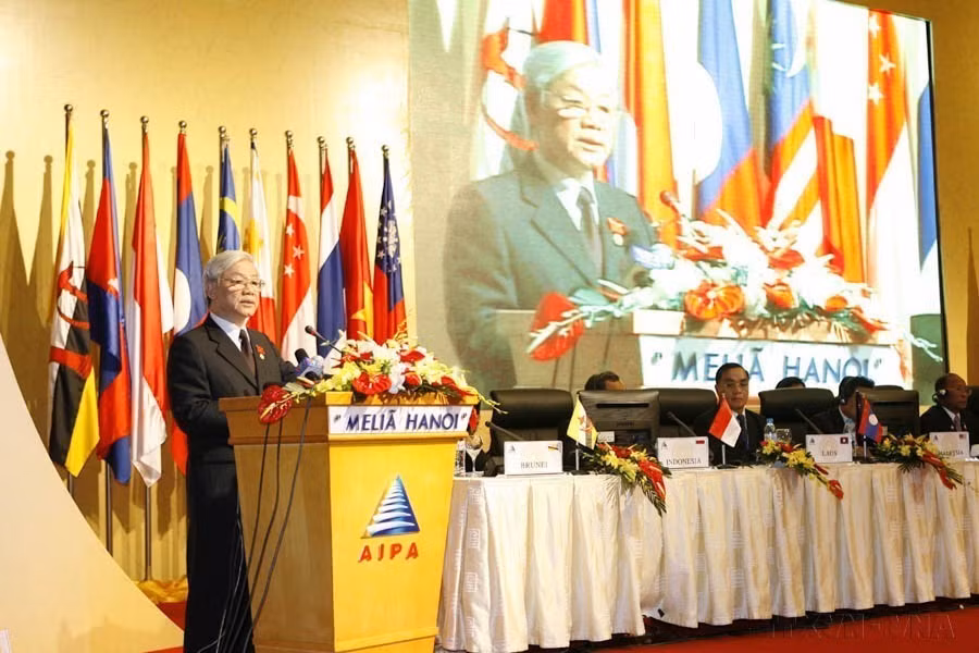 El presidente de la Asamblea Nacional de Vietnam y titular de la Asamblea General de AIPA-31, Nguyen Phu Trong, pronunció el discurso de clausura de la AIPA-31 en Hanoi el 24 de septiembre de 2010. (Fuente:VNA)