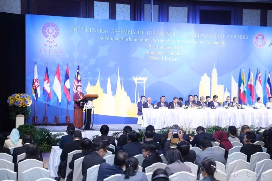 La presidenta de la Asamblea Nacional, Nguyen Thi Kim Ngan, intervino en la sesión plenaria de la 40 Asamblea General de la Asamblea Interparlamentaria de la ASEAN (AIPA-40), organizada el 26 de agosto de 2019 en Tailandia. (Fuente: VNA)