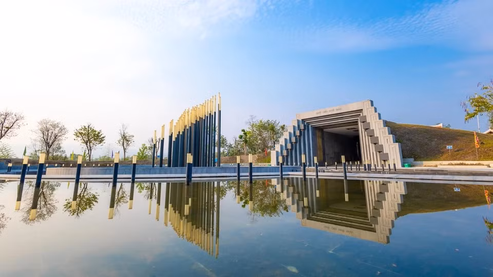 Ubicado en la colina F, barrio de Muong Thanh, ciudad de Dien Bien Phu, la construcción del Templo de los Mártires en el campo de batalla de Dien Bien Phu se inició el 13 de marzo de 2021. Foto: Vietnam+