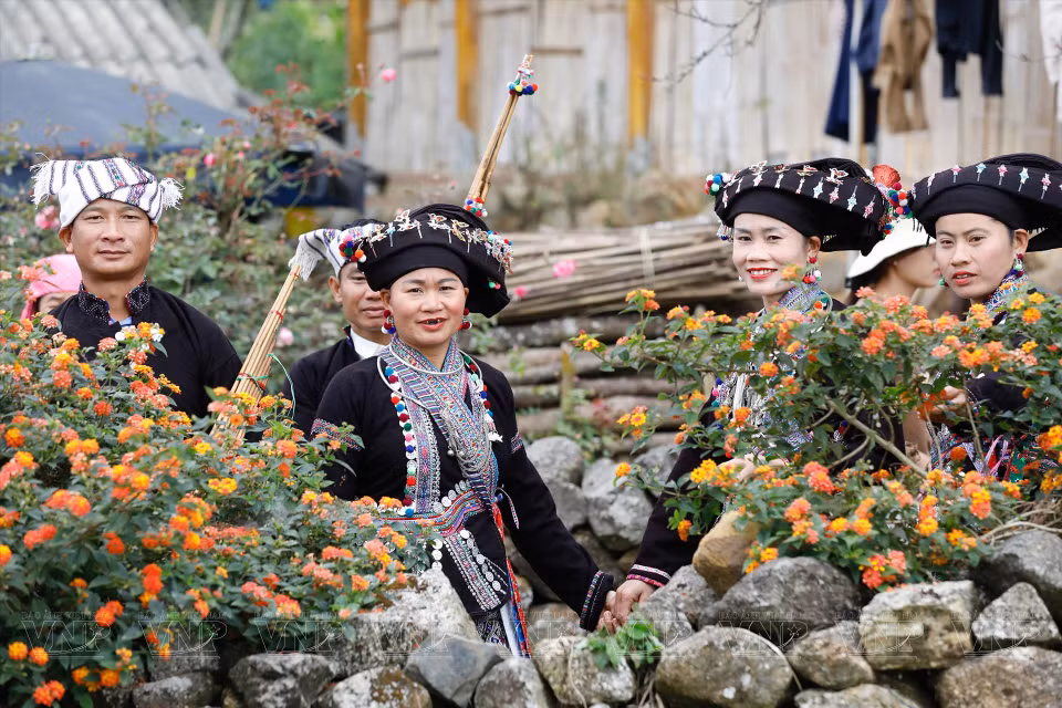 Los pobladores de esta etnia eligen su traje tradicional para festivales y celebraciones. (Foto: Revista Vietnam)