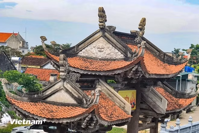 El techo de la puerta de la pagoda Lam Son. (Foto: Huy Khanh/Vietnam+)