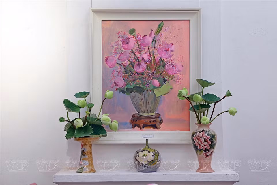 La pintura al óleo de tamaño 73x92 cm de los artistas Dao Huong y Hai Kien fue finalizada en 2021. (Fuente:VNA)