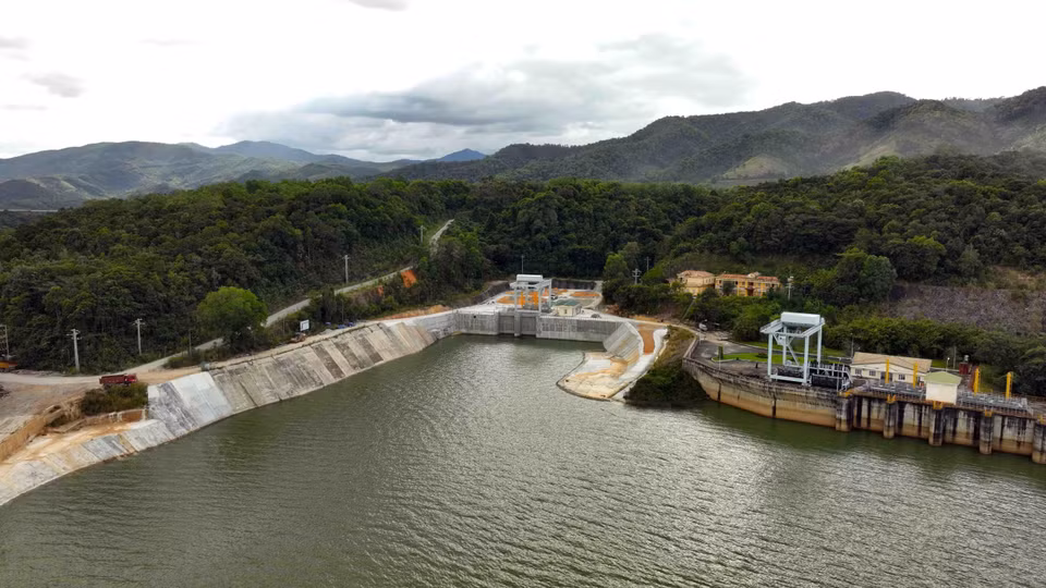 El embalse para producir electricidad en las centrales hidroeléctricas ampliadas de Ialy, distrito de Chu Pah, provincia de Gia Lai. (Foto: VNA)