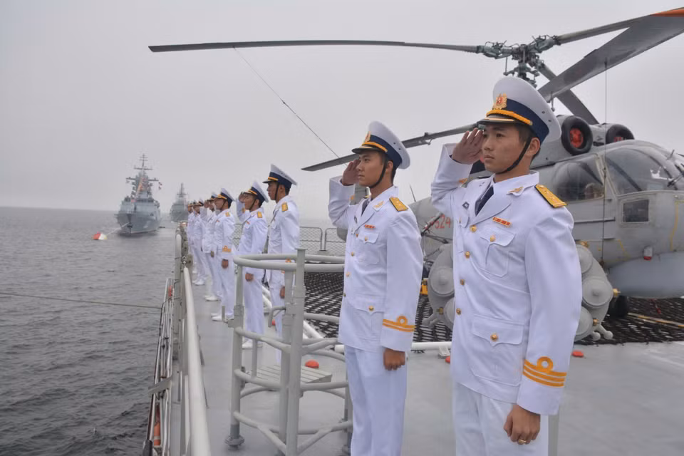 3. Los oficiales y soldados del Comando de la Región 4 de la Marina de Vietnam realizan su tarea de protección del mar y las islas de la Patria. (Foto: VNA)