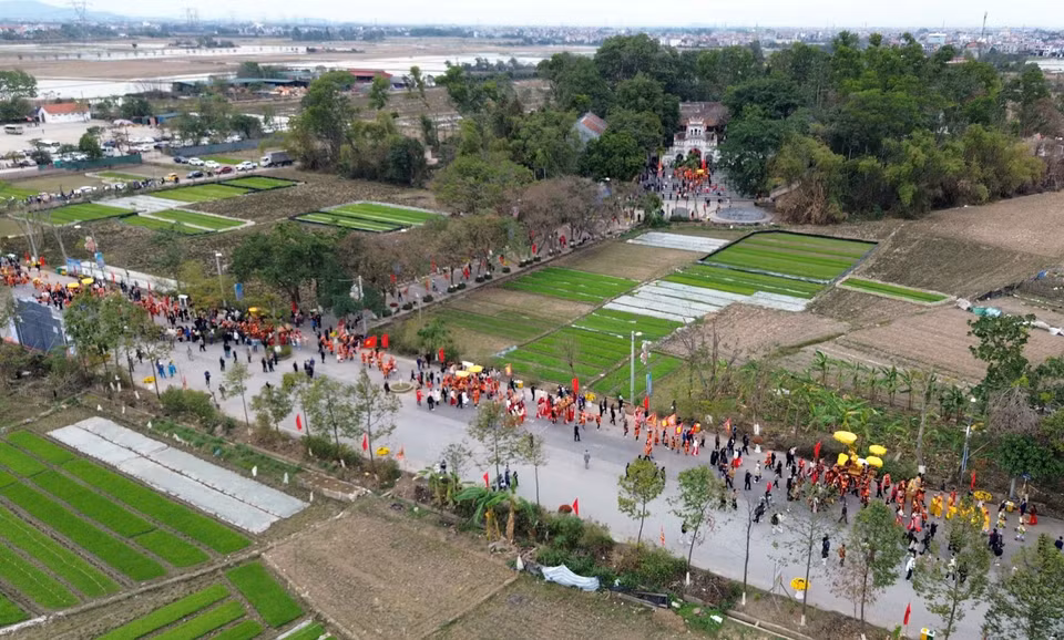 6. Vista panorámica de la "procesión del Rey" en el Templo Sai.