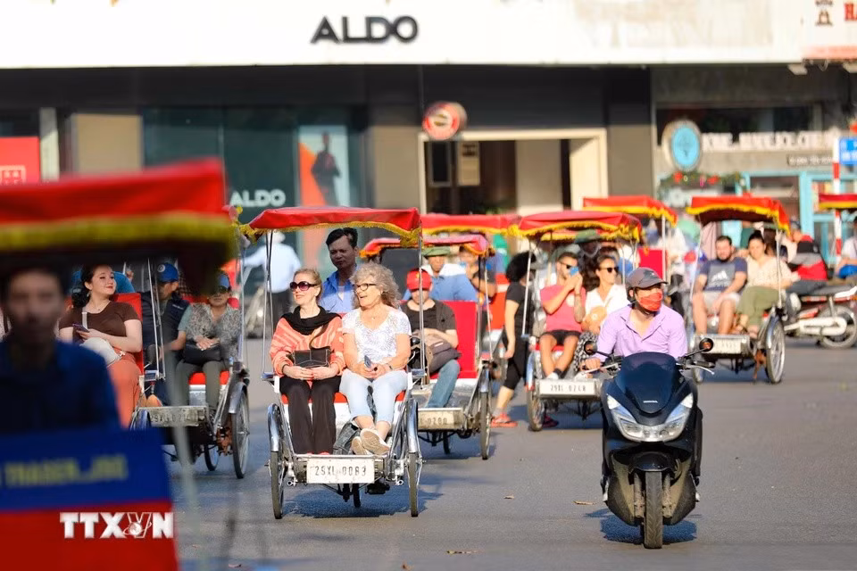 4. Gracias al desarrollo de infraestructura turística moderna y la organización de los eventos culturales internacionales, Hanoi ha consolidado su posición como un centro turístico líder de Vietnam. (Foto: VNA)