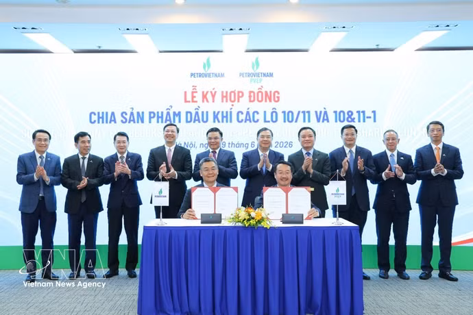 En una ceremonia de firma de acuerdo entre Petrovietnam y PVEP. (Fuente: VNA)