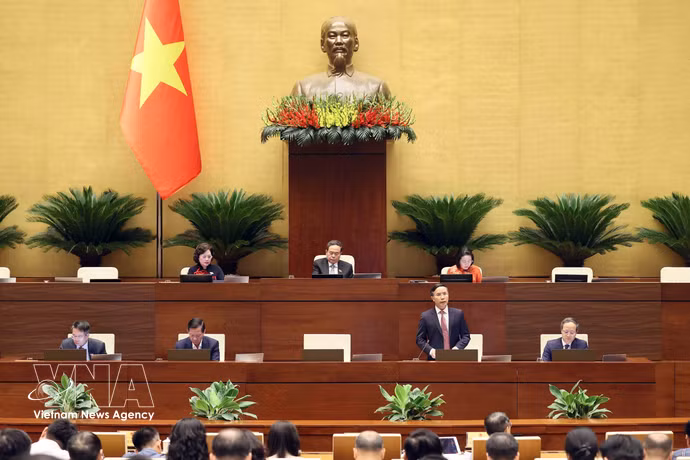 Parlamento vietnamita debate medidas para reforzar seguridad bancaria e impulsar economía digital. (Fuente: VNA)