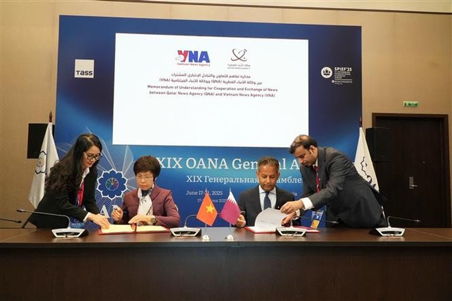 Ceremonia de firma del Memorando de Entendimiento sobre cooperación e intercambio entre la VNA y la QNA. (Fuente: VNA) vna-potal-dau-an-tai-dai-hoi-dong-to-chuc-cac-hang-thong-tan-chau-a-lan-thu-19-8102311.jpg