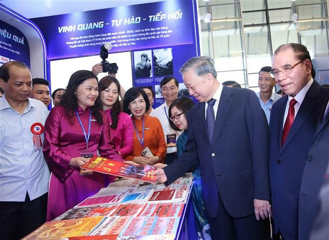 El secretario general del Partido Comunista de Vietnam (PCV), To Lam, en el evento. (Fuente: VNA) vna-potal-tong-bi-thu-du-le-ky-niem-100-nam-ngay-bao-chi-cach-mang-viet-nam-8104688.jpg