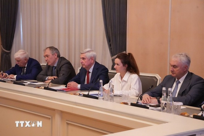 El primer vicepresidente de la Duma Estatal rusa, Iván Melnikov, en el evento. (Fuente: VNA) viet-nam-nga-day-manh-hop-tac-nghi-vien3.jpg
