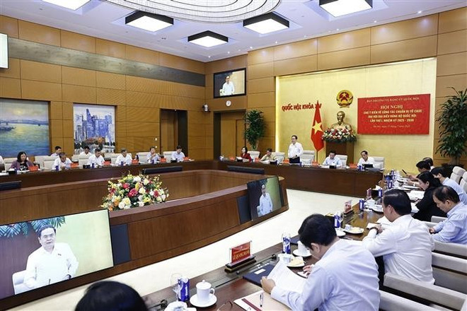 Panorama de la reunión. (Fuente: VNA) vna-potal-chu-tich-quoc-hoi-chu-tri-hoi-nghi-cho-y-kien-ve-to-chuc-dai-hoi-dai-bieu-dang-bo-quoc-hoi-8154312.jpg