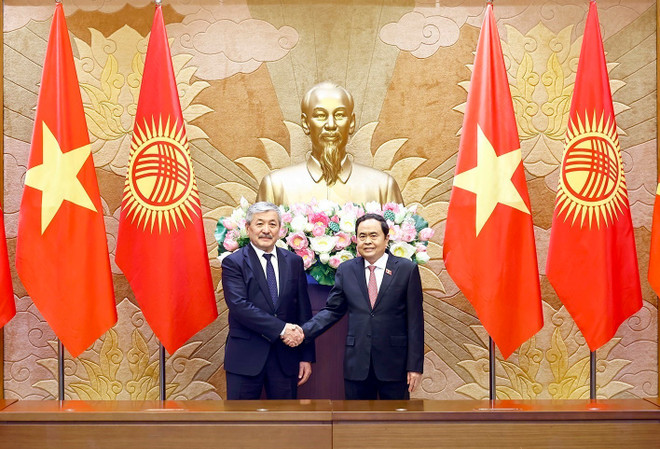 vna-potal-chu-tich-quoc-hoi-tran-thanh-man-hoi-kien-thu-tuong-kyrgyzstan-adylbek-kasimalyev-7897866.jpg