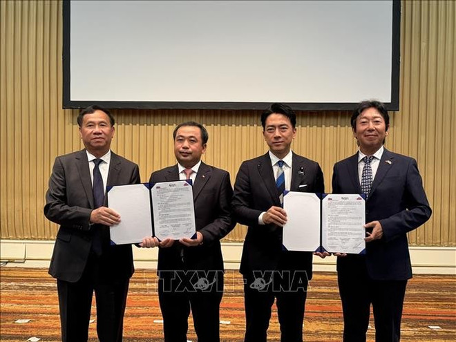 Empresas vietnamitas y japonesas firman acuerdos de cooperación. (Fuente: VNA) ky-hop-tac.jpg