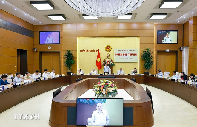 Panorama de la reunión. (Fuente: VNA) chu-tich-quoc-hoi-chu-tri-phien-hop-thu-hai-hoi-dong-bau-cu-quoc-gia-15-3.jpg