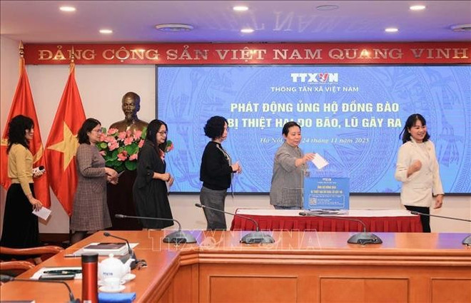 vna-potal-thong-tan-xa-viet-nam-phat-dong-ung-ho-dong-bao-bi-thiet-hai-do-bao-lu-gay-ra-stand-1.jpg