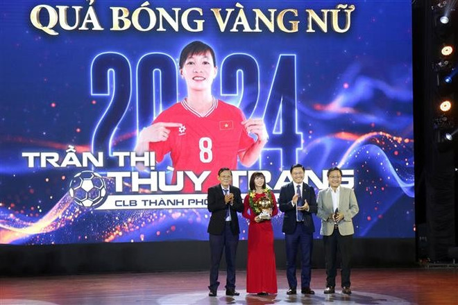 vna-potal-tien-linh-va-thuy-trang-gianh-giai-qua-bong-vang-viet-nam-nam-2024-7876622.jpg
