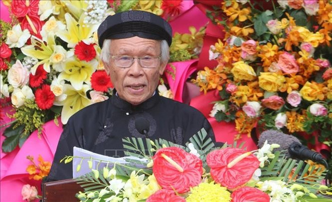 Nguyen Tan Dat, jefe del Comité Ejecutivo de la Sangha Budista Hoa Hao, habla en el evento. (Fuente: VNA) an-giang3-130625.jpg