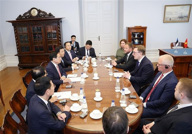 Panorama de la reunión. (Fuente: VNA) vna-potal-thu-tuong-pham-minh-chinh-hoi-dam-voi-thu-tuong-cong-hoa-estonia-kristen-michal-8077052.jpg