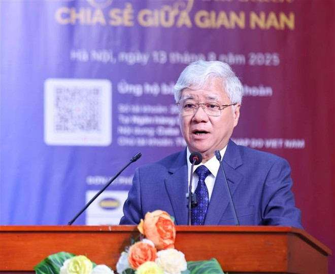 El presidente del Comité Central del Frente de la Patria de Vietnam, Do Van Chien, habla en el evento. (Fuente: VNA) vna-potal-phat-dong-chuong-trinh-van-dong-ung-ho-nhan-dan-cuba-8207789.jpg