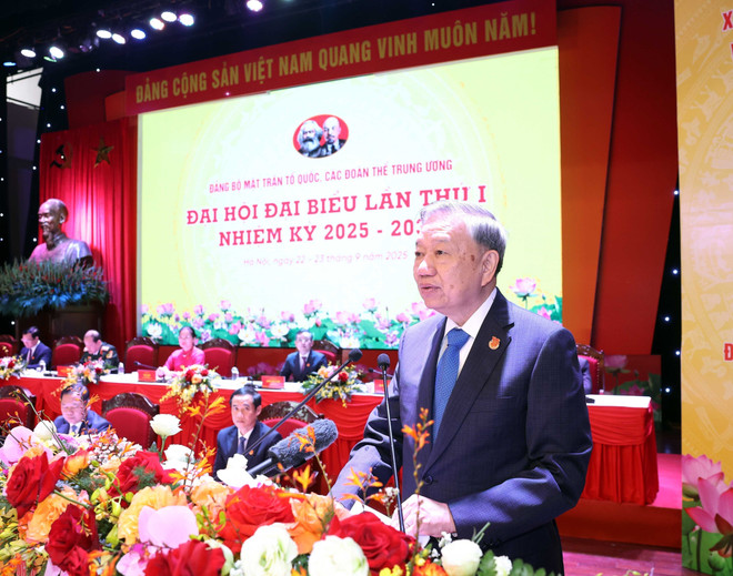El secretario general del Partido Comunista de Vietnam (PCV), To Lam, habla en el evento. (Fuente: VNA) vna-potal-tong-bi-thu-to-lam-du-dai-hoi-dai-bieu-dang-bo-mat-tran-to-quoc-viet-nam-va-cac-doan-the-trung-uong-lan-thu-nhat-8290739.jpg