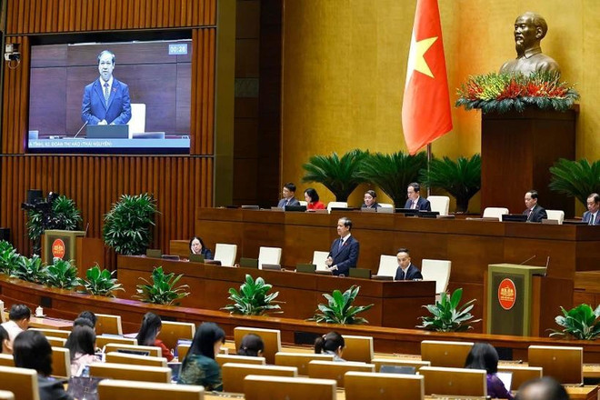 El ministro de Educación y Formación, Nguyen Kim Son, habla en el evento. (Fuente: VNA) vna-potal-phien-chat-van-va-tra-loi-chat-van-linh-vuc-giao-duc-va-dao-tao-8101417.jpg