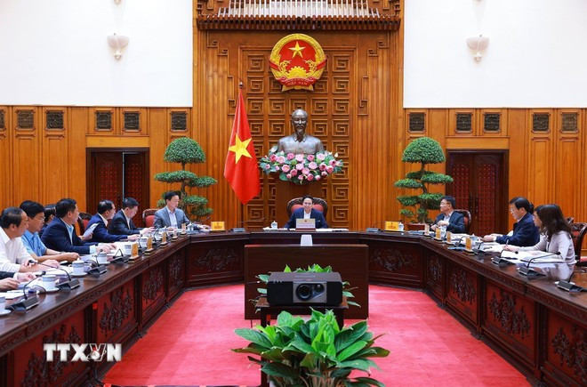 Panorama de la reunión. (Fuente: VNA) thu-tuong-chu-tri-hop-thuong-truc-chinh-phu-ve-cong-tac-chuan-bi-apec-2027-03-1.jpg