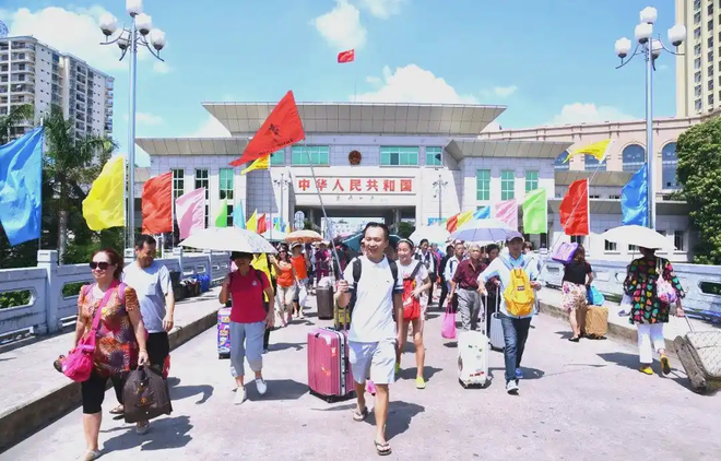China sigue siendo el mayor mercado emisor de turistas de Vietnam. (Fuente: VNA) du-khach.png
