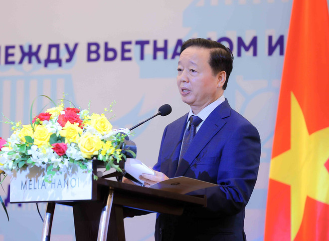 El viceprimer ministro vietnamita Tran Hong Ha habla en el evento. (Fuente: VNA) vna-potal-ky-niem-75-nam-thiet-lap-quan-he-ngoai-giao-viet-nam-lien-bang-nga-8306485.jpg