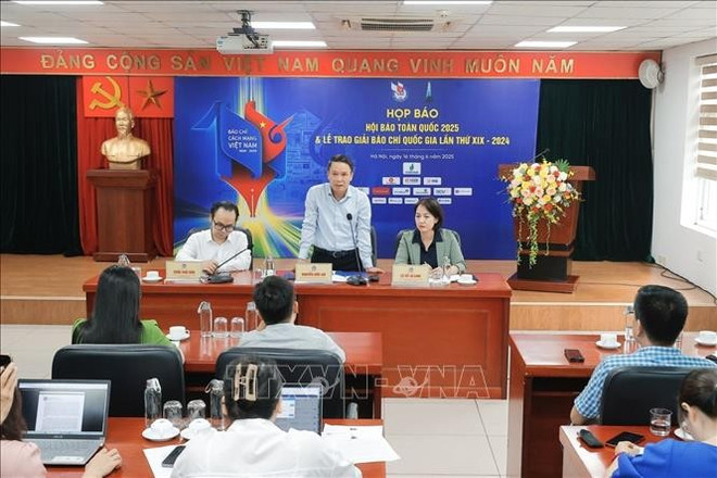 Panorama de la reunión. (Fuente: VNA) quang-canh-hop-bao.jpg