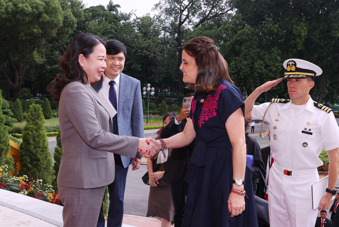 La vicepresidenta vietnamita Vo Thi Anh Xuan se reúne con su homóloga de Ecuador, María José Pinto González Artigas. (Fuente: VNA) vna-potal-pho-chu-tich-nuoc-vo-thi-anh-xuan-tiep-pho-tong-thong-ecuador-8366243.jpg