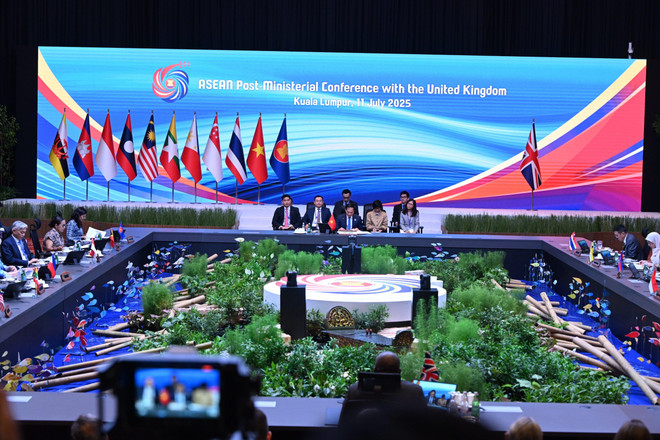 El viceprimer ministro y canciller de Vietnam, Bui Thanh Son, en la Conferencia de Cancilleres de la ASEAN +1 con Reino Unido. (Fuente: VNA) uuid2257278f-bcd6-4596-b869-2debc9ffc36fcode001library1type1mode1loctruecaptrue.jpg
