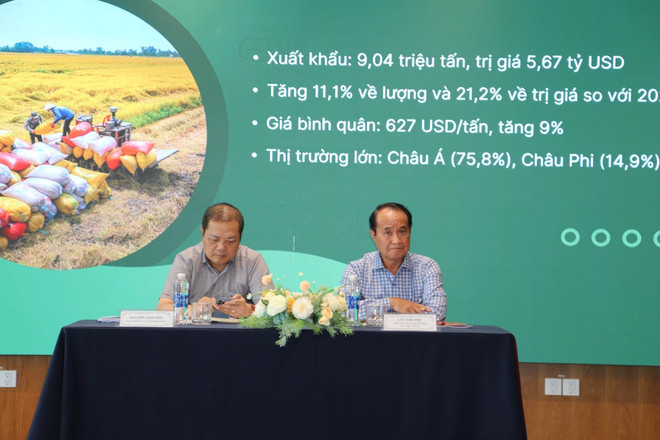 Delegados en el evento. (Fuente: VNA) vna-potal-hoi-nghi-ve-dieu-hanh-xuat-khau-gao-nam-2025-8043703-1.jpg