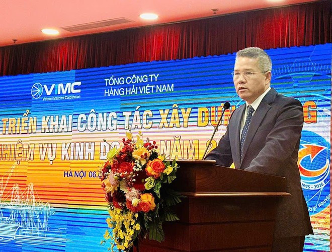 Nguyen Canh Tinh, director general de la Corporación Marítima de Vietnam, puntualizó que su entidad sigue promoviendo el crecimiento sostenible de las actividades principales y está enfocada en mantener y desarrollar el mercado y la participación de mercado. (Fuente: Vietnamplus) tinh-vimc.jpg