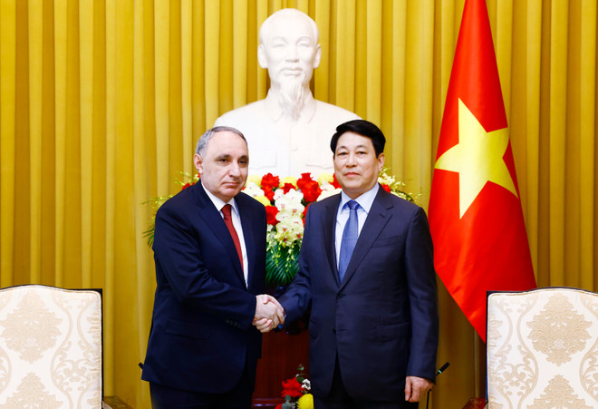El presidente vietnamita, Luong Cuong, (derecha) y el jefe de la Fiscalía Popular Suprema de Azerbaiyán, Kamran Bayram Aliyev. (Foto: VNA) cuong.jpg