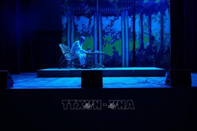 Escena de la obra de teatro vietnamita “La 72.ª Petición”. (Fuente: VNA) canh.jpg