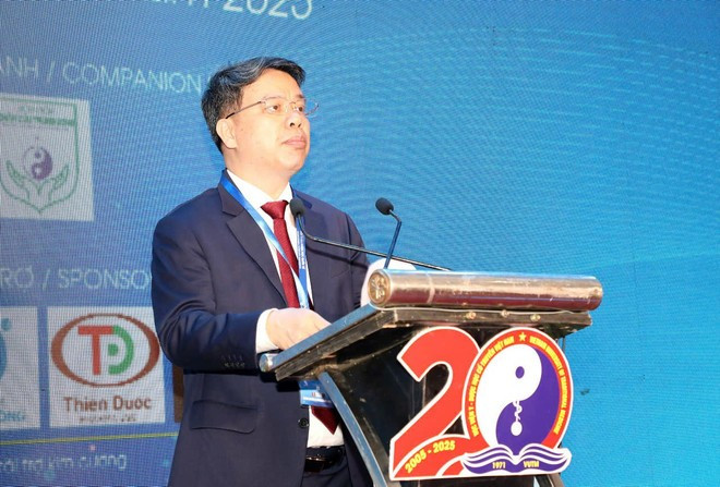 El director de la Academia de Medicina Tradicional de Vietnam, Nguyen Quoc Huy subrayó que este evento como un foro importante, que abrirá nuevas oportunidades para el desarrollo futuro de la medicina tradicional de Vietnam. (Foto: Vietnamplus) ong-huy.jpg