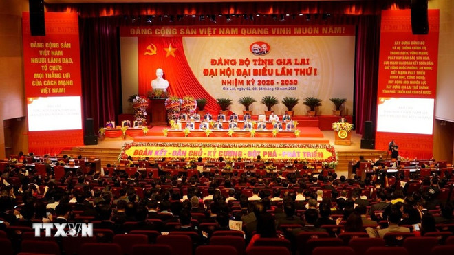 En la clausura de la primera asamblea del Comité del Partido Comunista de Vietnam en la provincia de Gia Lai, mandato 2025-2030. (Fuente: VNA) be-mac-dai-hoi-dai-bieu-dang-bo-tinh-gia-lai-nhiem-ky-2025-2030-0410-1.jpg
