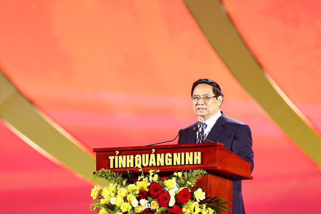El primer ministro vietnamita, Pham Minh Chinh, habla en el evento. (Fuente: VNA) vna-potal-thu-tuong-du-le-cong-bo-di-san-van-hoa-the-gioi-yen-tu-vinh-nghiem-con-son-kiep-bac-821706018-7-17-30.jpg
