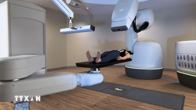 magen de simulación del sistema de robot de radiocirugía CyberKnife S7 con inteligencia artificial integrada. (Foto: VNA) benh-vien-ai2.jpg