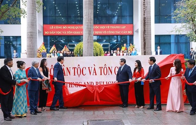 vna-potal-thu-tuong-du-le-cong-bo-nghi-quyet-cua-quoc-hoi-ve-thanh-lap-bo-dan-toc-va-ton-giao-7881561.jpg