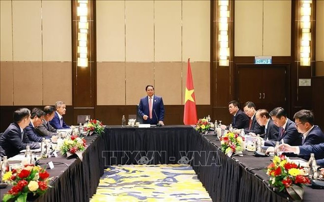 Panorama de la reunión. (Fuente: VNA) vna-potal-thu-tuong-lam-viec-voi-dai-su-viet-nam-tai-mot-so-nuoc-trong-khu-vuc-dong-nam-a-stand.jpg