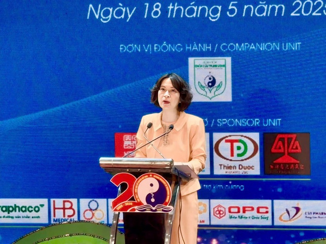 La medicina tradicional enfrenta tanto numerosos desafíos como oportunidades de progreso, sobre todo en un contexto de integración internacional más profundo y de una innovación integral en el sistema sanitario, reflexionó la ministra de Salud de Vietnam, Nguyen Thi Lien Huong. (Foto: Vietnamplus) thu-truong-huong.jpg