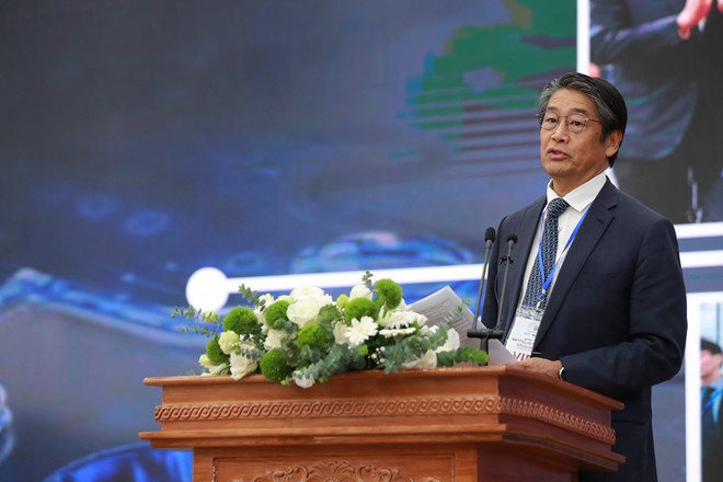 Ito Naoki, embajador de Japón en Vietnam, habla en el evento. (Fuente: NIC) o-ng-da-i-su-20251002205123.jpg
