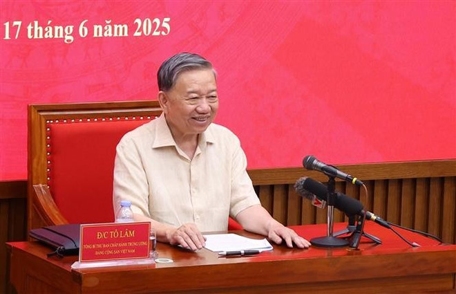 El secretario general del Partido Comunista de Vietnam (PCV), To Lam, habla en el evento. (Fuente: VNA) vna-potal-tong-bi-thu-to-lam-trao-doi-voi-lop-boi-duong-can-bo-quy-hoach-uy-vien-trung-uong-dang-khoa-xiv-lop-thu-tu-8097154.jpg