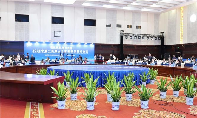 Panorama de la reunión. (Fuente: VNA) trung-quoc1-180925.jpg