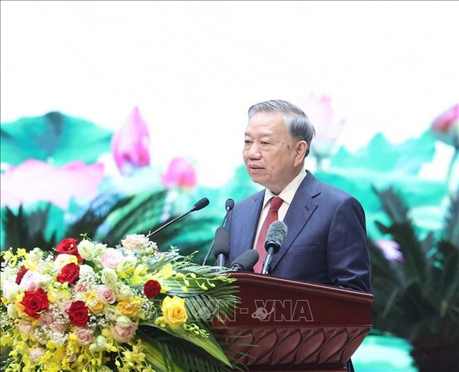 El secretario general del Partido Comunista de Vietnam, To Lam, habla en el evento. (Fuente: VNA) tbt2-180825.jpg