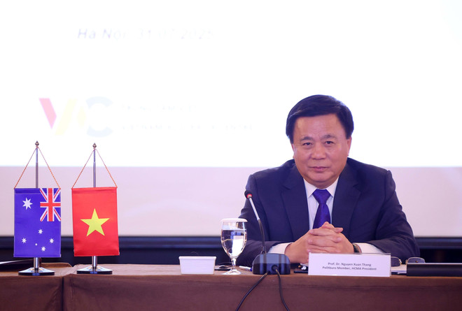 Nguyen Xuan Thang, miembro del Buró Político y director de la Academia Nacional de Política Ho Chi Minh, en el evento. (Fuente: VNA) vna-potal-trung-tam-viet-uc-so-ket-03-nam-hoat-dong-8183035.jpg