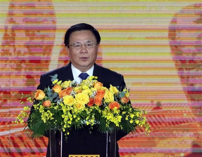 Nguyen Xuan Thang, miembro del Buró Político, presidente del Consejo Teórico Central y director de la Academia Nacional de Política Ho Chi Minh, habla en el evento. (Fuente: VNA) vna-potal-khai-mac-lien-hoan-phim-chau-a-da-nang-lan-thu-ba-nam-2025-8121529.jpg