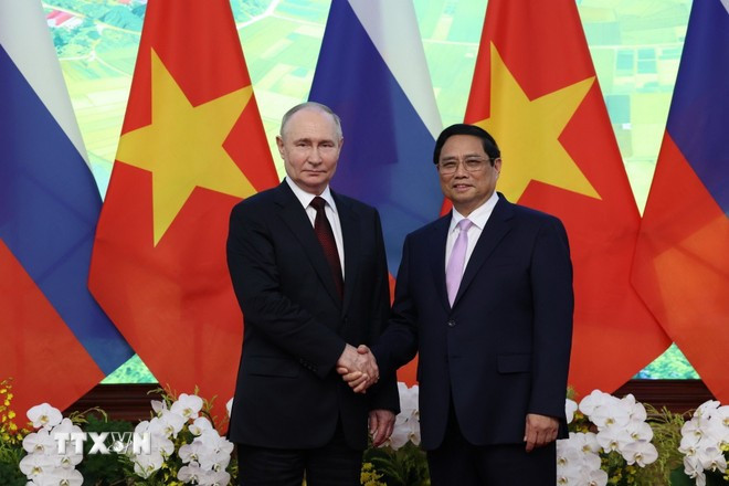 El primer ministro vietnamita, Pham Minh Chinh, se reunió con el presidente ruso, Vladimir Putin, en junio de 2024. (Fuente: VNA) viet-nam-lien-bang-nga-5.jpg